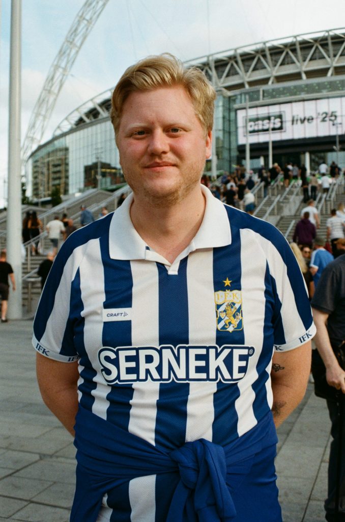 Oasis fans, Wembley Stadium