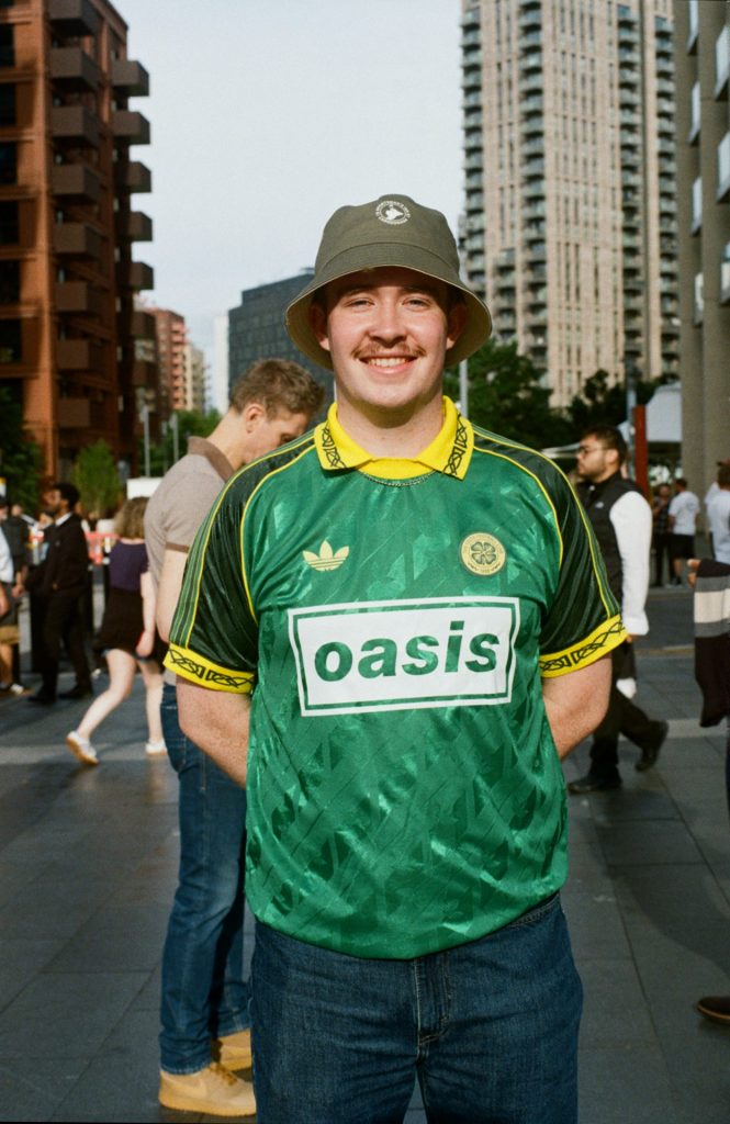 Oasis fans, Wembley Stadium