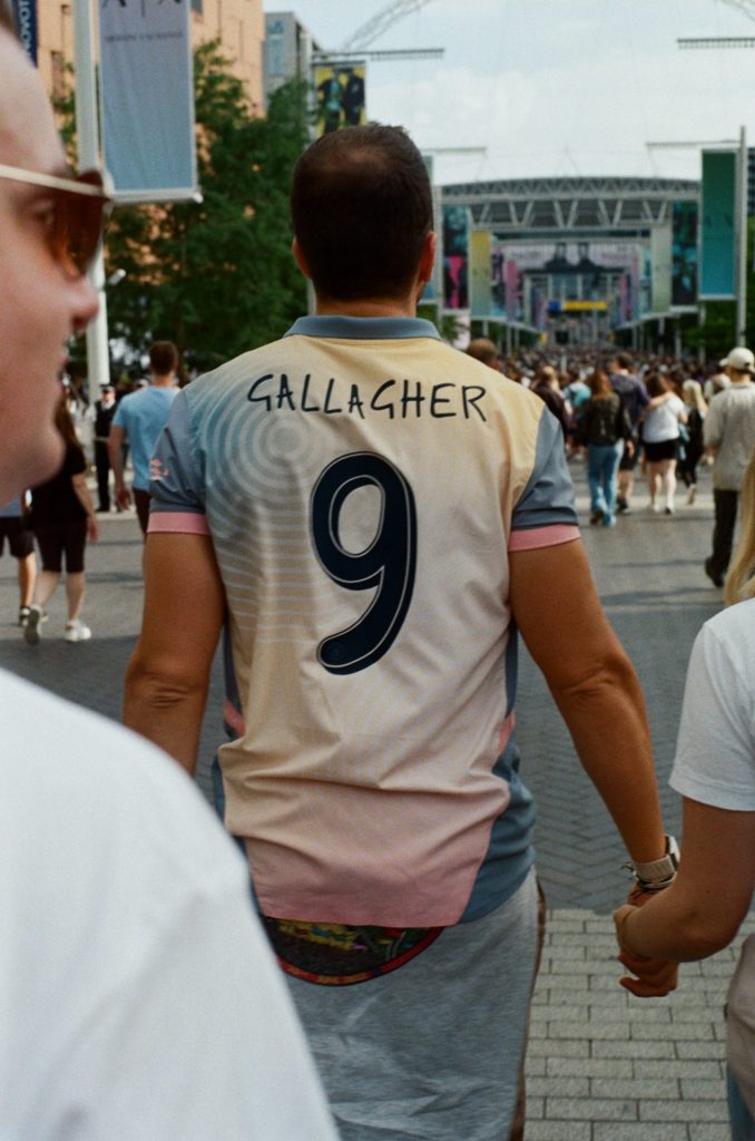 Oasis fans, Wembley Stadium