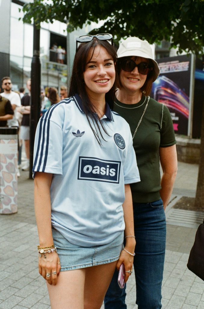 Oasis fans, Wembley Stadium