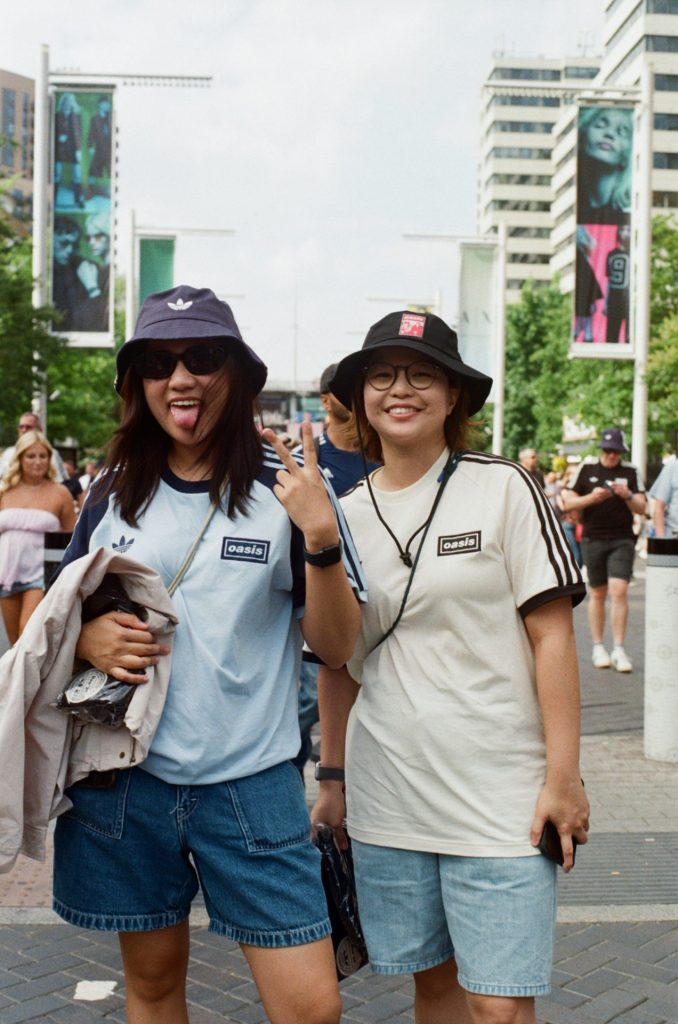 Oasis fans, Wembley Stadium