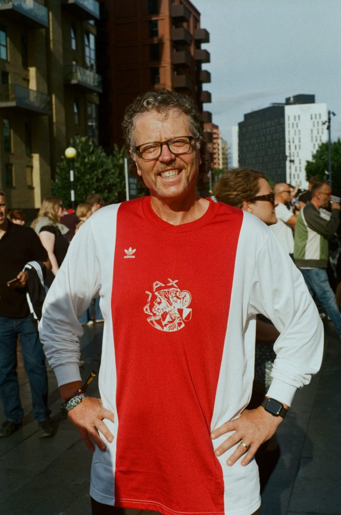 Oasis fans, Wembley Stadium