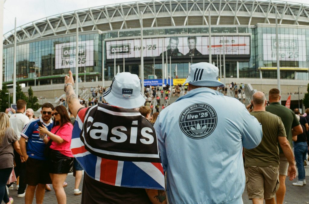 Oasis fans, Wembley Stadium