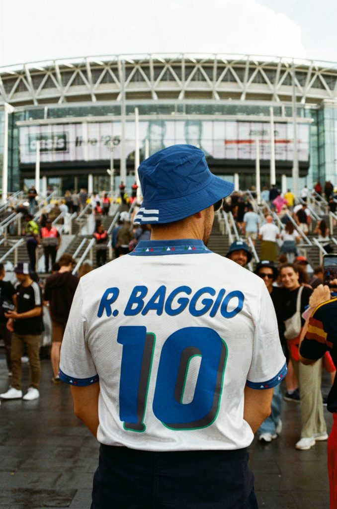 Oasis fans, Wembley Stadium