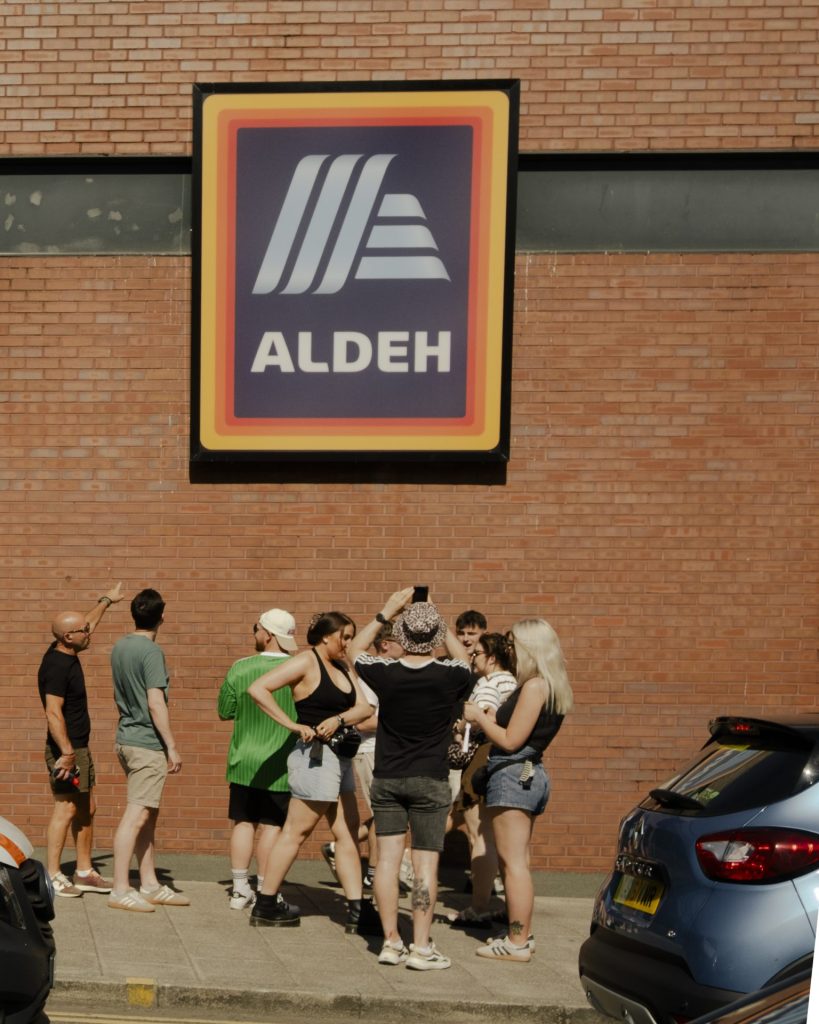 Madferit – Oasis Manchester homecoming By Kate Schultze