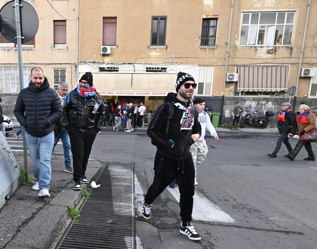 Burnley to Catania, Clive Lawrence Lower Block x 2Lab