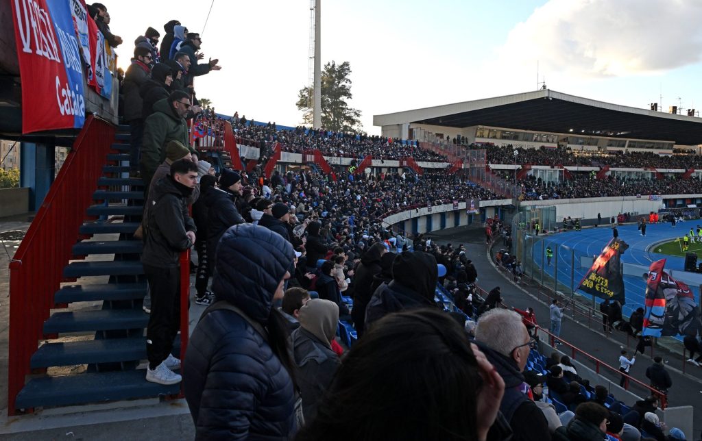 Burnley to Catania, Clive Lawrence Lower Block x 2Lab