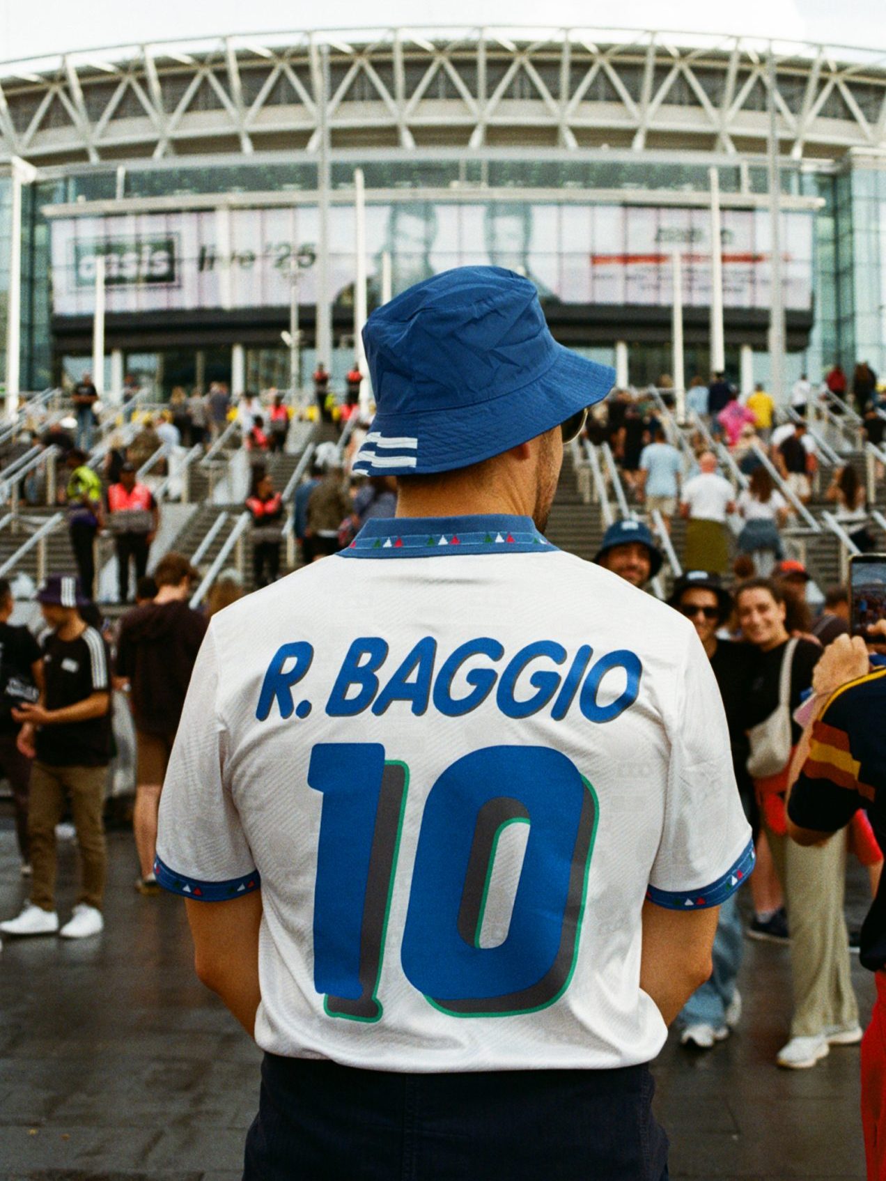 Oasis fans, Wembley Stadium